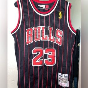 NWOT Mitchell & Ness Chicago Bulls Alternate 1996-97 Michael Jordan Jersey MED